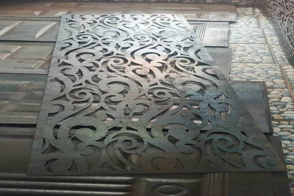 Razor Cut Plates